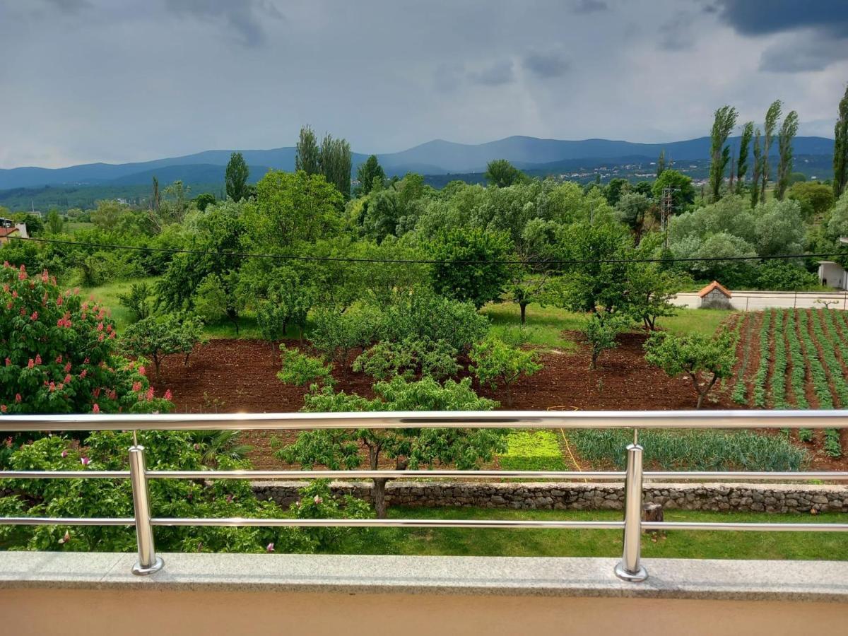 Apartment On The River Baska Voda *