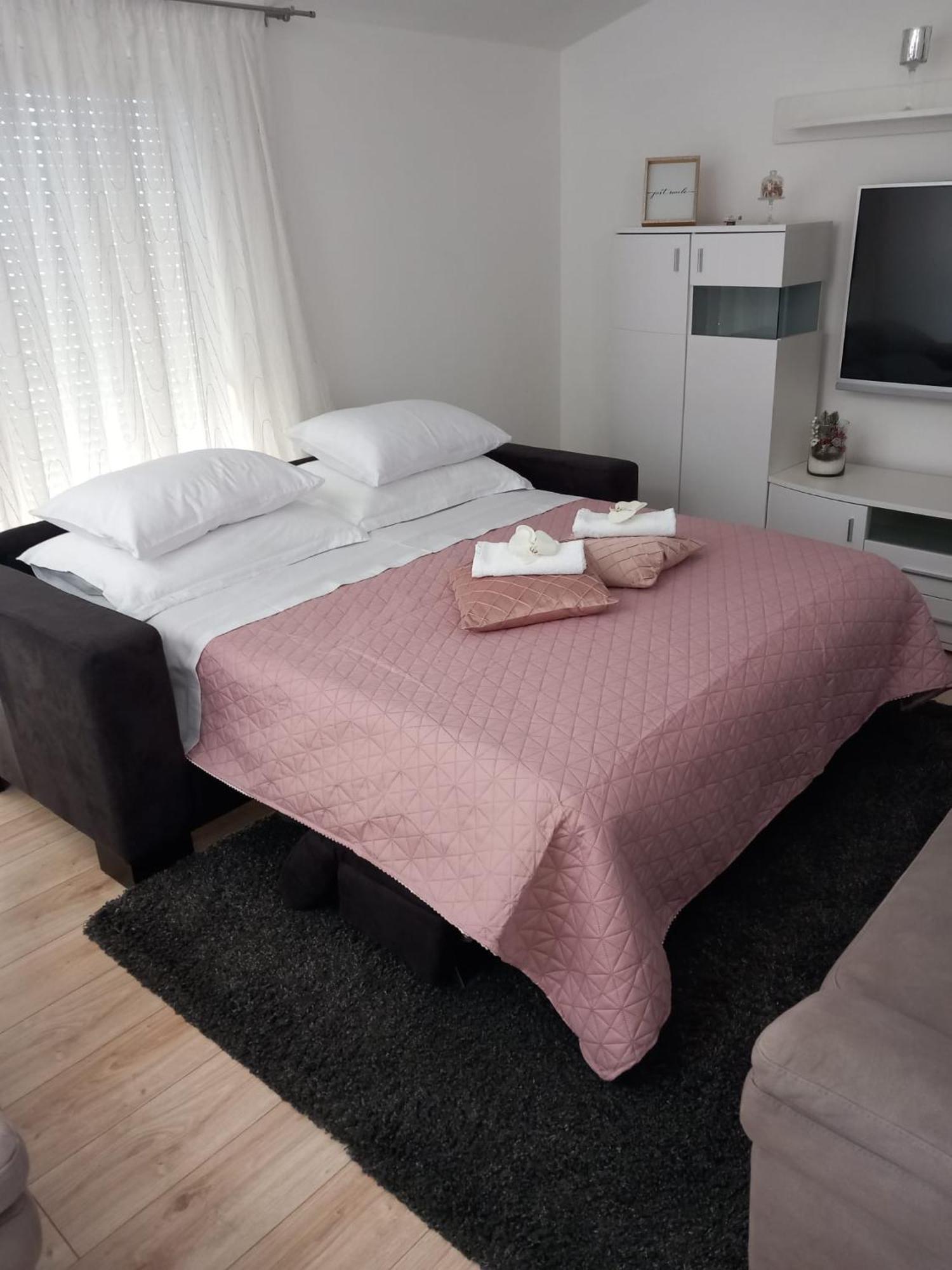 On The River Baska Voda Apartment